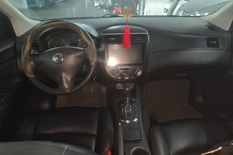 Used Nissan Tiida 2011 1.6L CVT Comfort Model Center Console
