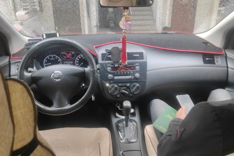 Used Nissan Tiida 2011 1.6L CVT Comfort Model Center Console