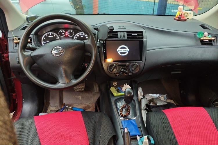 Used Nissan Tiida 2011 1.6L CVT Comfort Model Center Console