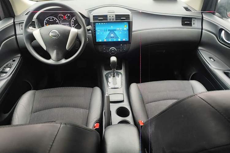 Used Nissan Tiida 2011 1.6L CVT Smart Version Center Console