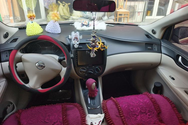 Used Nissan Tiida 2011 1.6L CVT Comfort Model Center Console