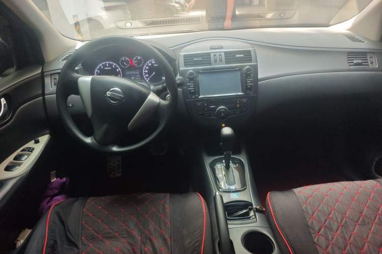 Used Nissan Tiida 2011 1.6L CVT Smart Version Center Console