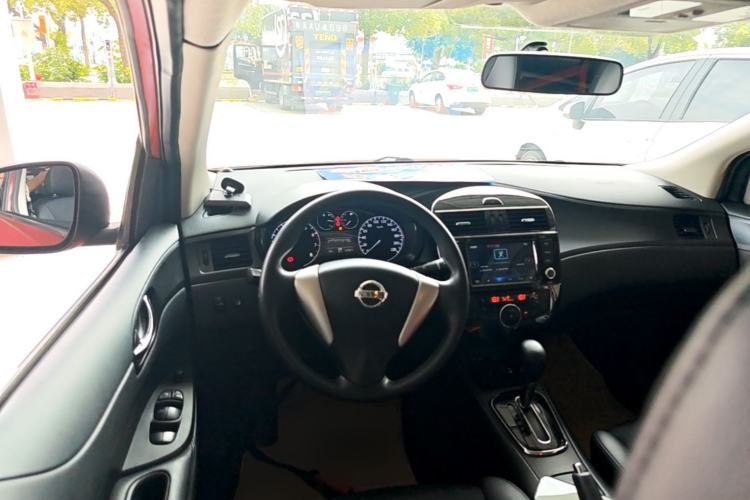 Used Nissan Tiida 2011 1.6L CVT Smart Version Center Console
