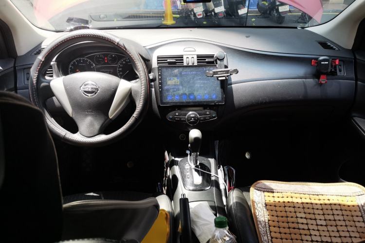 Used Nissan Tiida 2011 1.6L CVT Smart Version Center Console