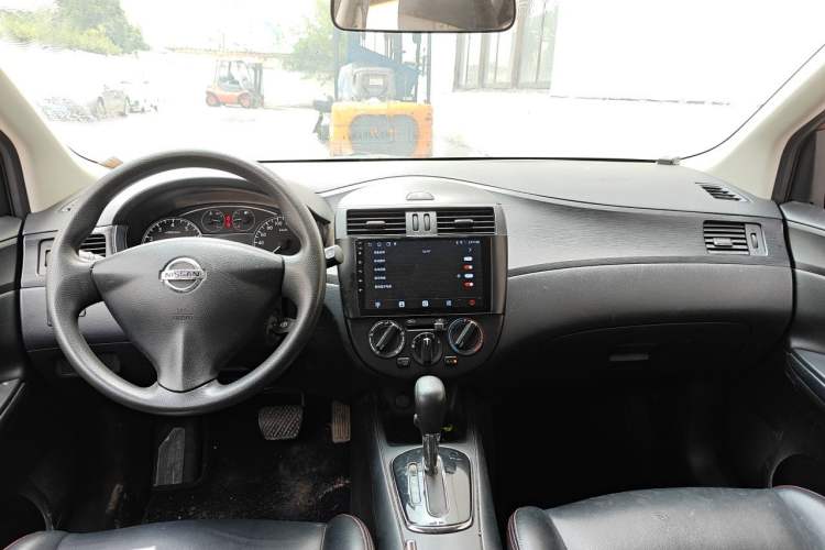 Used Nissan Tiida 2011 1.6L CVT Comfort Model Center Console