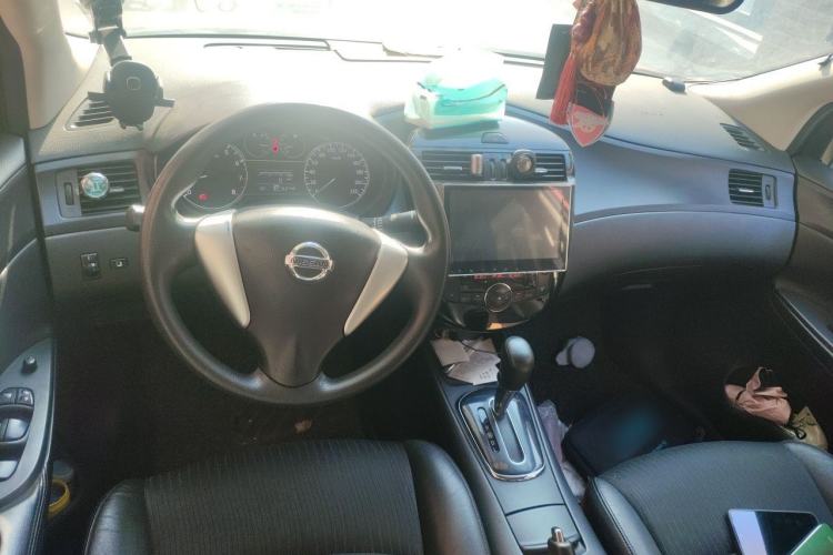 Used Nissan Tiida 2011 1.6L CVT Smart Version Center Console