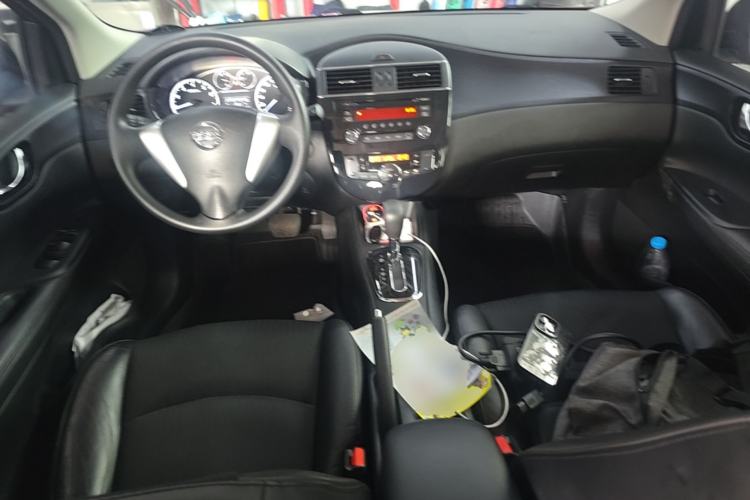 Used Nissan Tiida 2011 1.6L CVT Smart Version Center Console