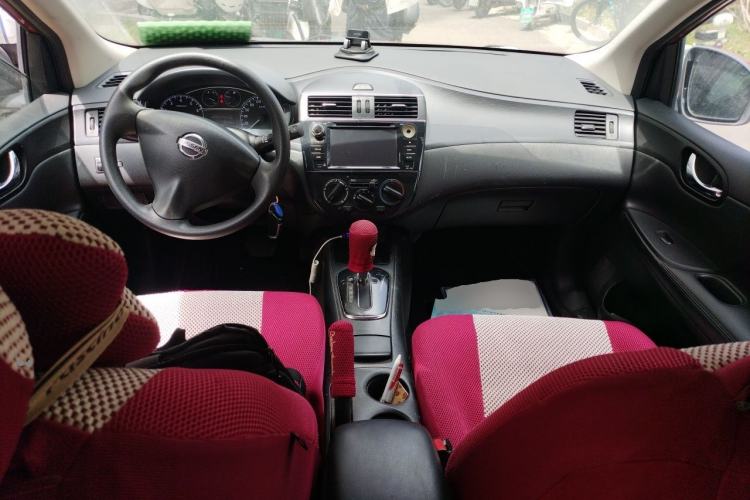 Used Nissan Tiida 2011 1.6L CVT Comfort Model Center Console