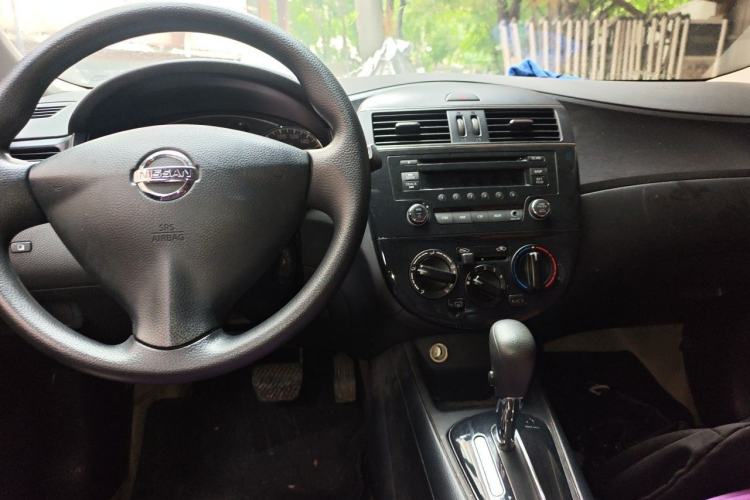Used Nissan Tiida 2011 1.6L CVT Comfort Model Center Console