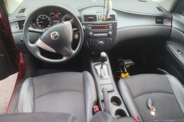 Used Nissan Tiida 2011 1.6L CVT Smart Version Center Console