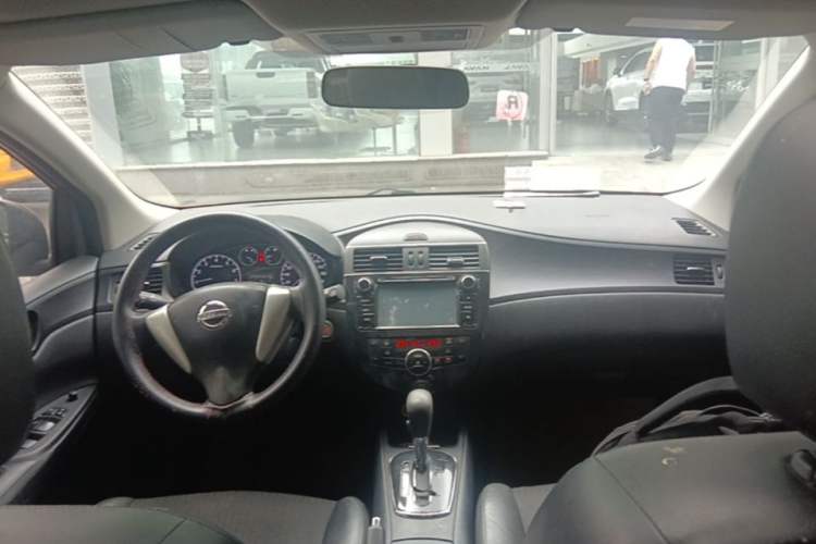 Used Nissan Tiida 2011 1.6L CVT Smart Version Center Console