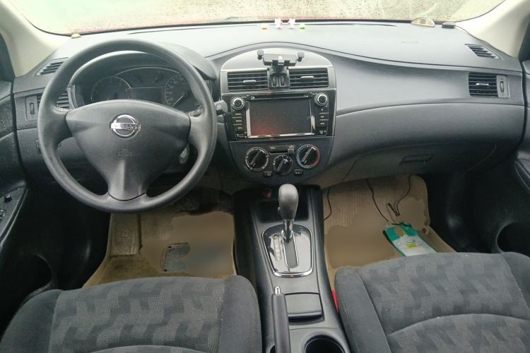 Used Nissan Tiida 2011 1.6L CVT Comfort Model Center Console