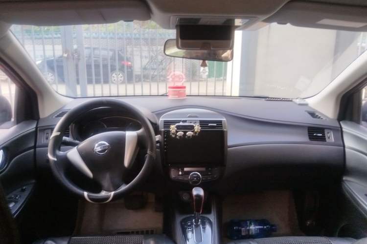 Used Nissan Tiida 2011 1.6L CVT Smart Version Center Console
