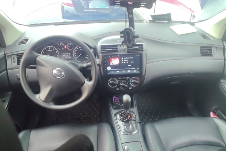 Used Nissan Tiida 2011 1.6L CVT Comfort Model Center Console