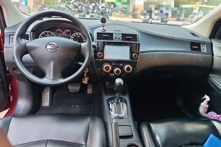 Used Nissan Tiida 2011 1.6L CVT Comfort Model Center Console
