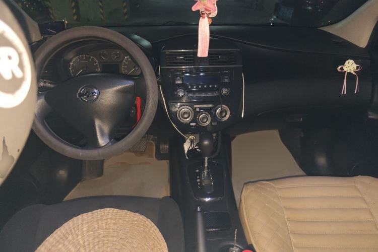 Used Nissan Tiida 2011 1.6L CVT Comfort Model Center Console