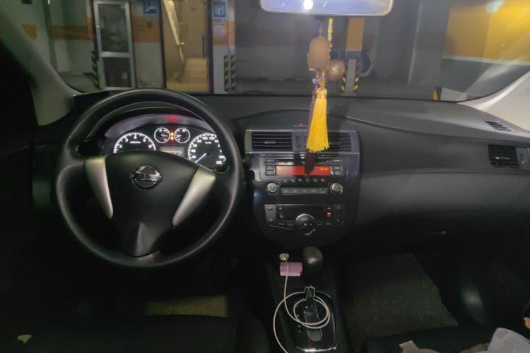 Used Nissan Tiida 2011 1.6L CVT Smart Version Center Console