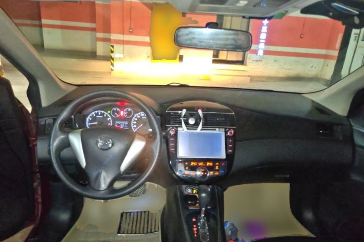 Used Nissan Tiida 2011 1.6L CVT Smart Version Center Console