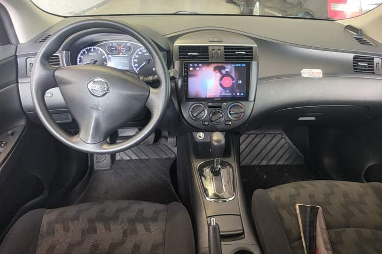 Used Nissan Tiida 2011 1.6L CVT Comfort Model Center Console