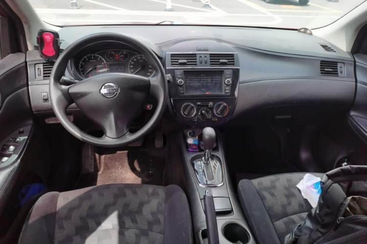 Used Nissan Tiida 2011 1.6L CVT Comfort Model Center Console
