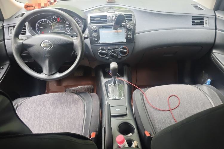 Used Nissan Tiida 2011 1.6L CVT Comfort Model Center Console