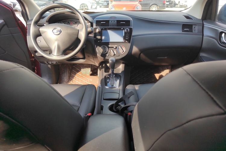 Used Nissan Tiida 2011 1.6L CVT Comfort Model Center Console