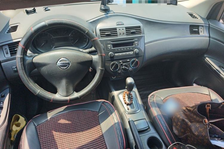 Used Nissan Tiida 2011 1.6L CVT Comfort Model Center Console