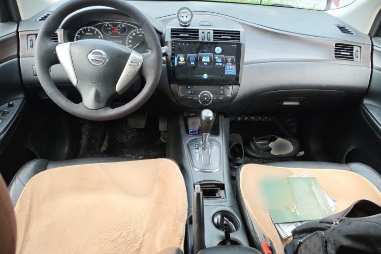 Used Nissan Tiida 2011 1.6L CVT Luxury Edition Center Console