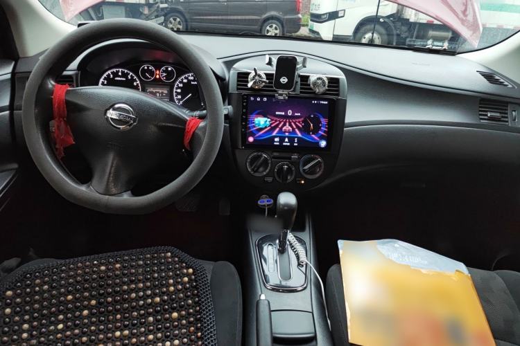 Used Nissan Tiida 2011 1.6L CVT Comfort Model Center Console