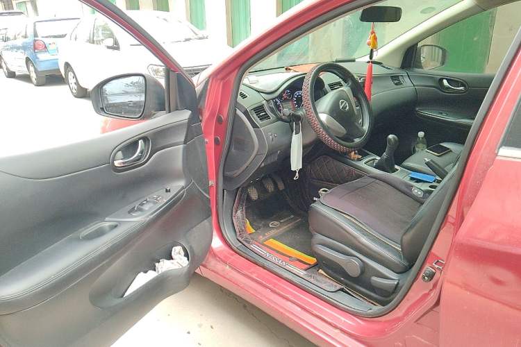 Used Nissan Tiida 2011 1.6L Manual Smart Version Driver Seat
