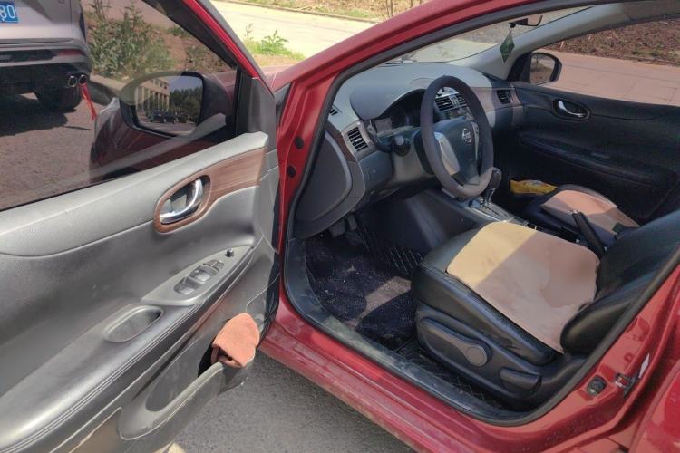 Used Nissan Tiida 2011 1.6L CVT Luxury Edition Driver Seat