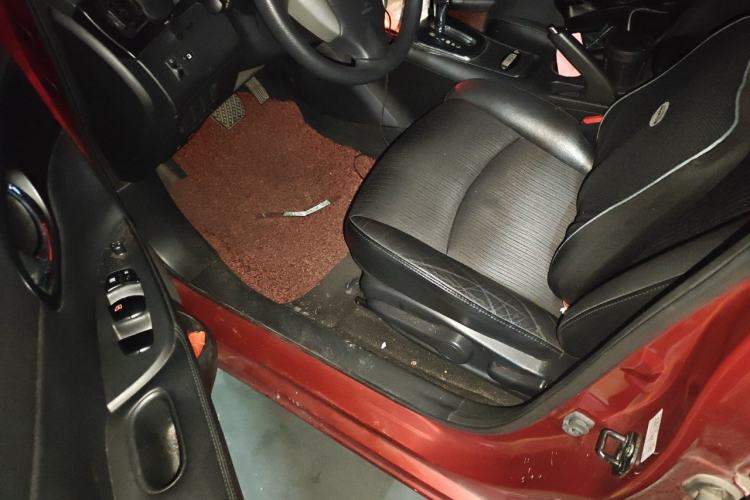 Used Nissan Tiida 2011 1.6L CVT Luxury Edition Driver Seat