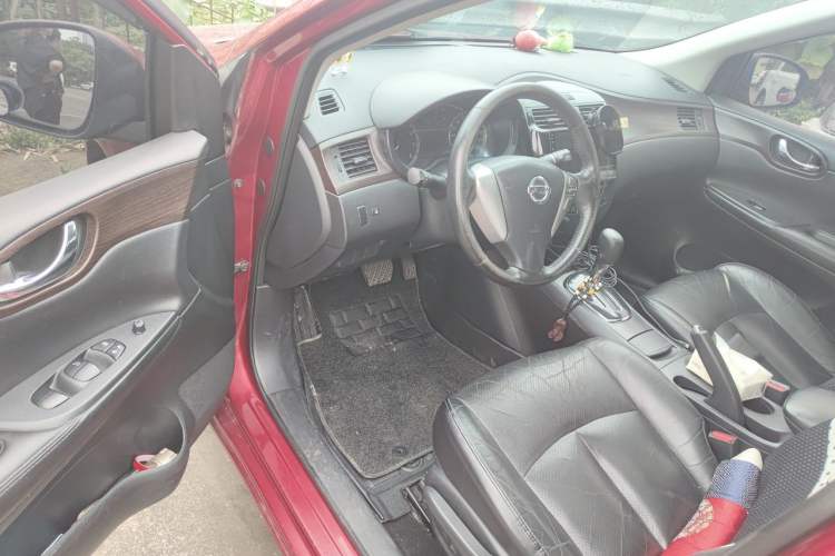Used Nissan Tiida 2011 1.6L CVT Luxury Edition Driver Seat