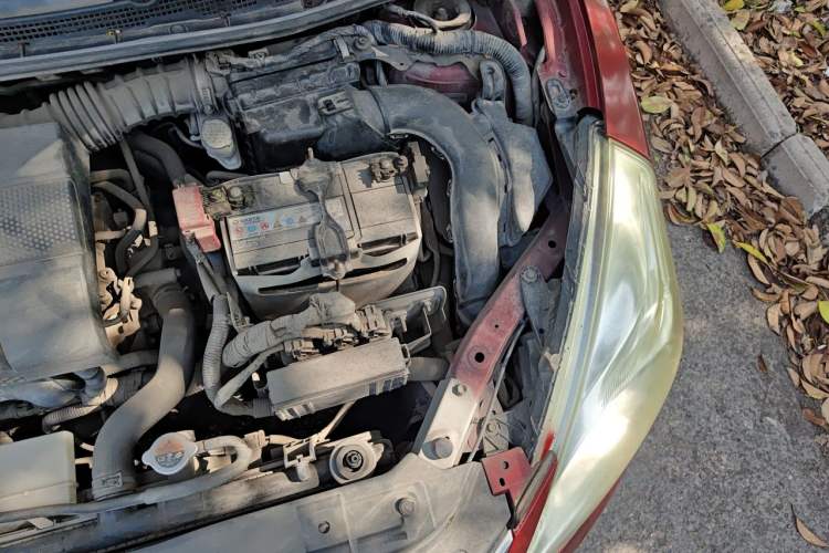 Used Nissan Tiida 2011 1.6L CVT Smart Version Engine Bay Left