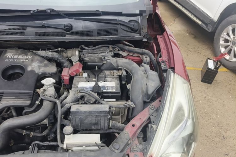 Used Nissan Tiida 2011 1.6T M-CVT Cool Edition Engine Bay Left