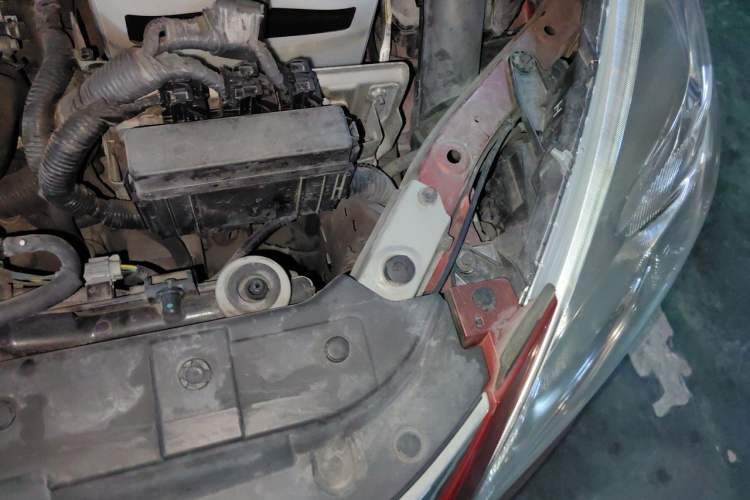 Used Nissan Tiida 2011 1.6L CVT Smart Version Engine Bay Left