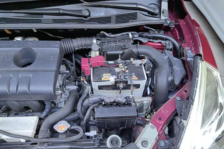 Used Nissan Tiida 2011 1.6L CVT Smart Version Engine Bay Left
