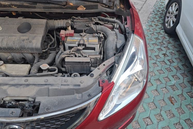 Used Nissan Tiida 2011 1.6L CVT Smart Version Engine Bay Left