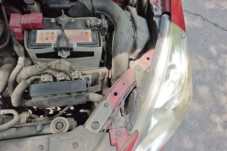 Used Nissan Tiida 2011 1.6L CVT Smart Version Engine Bay Left