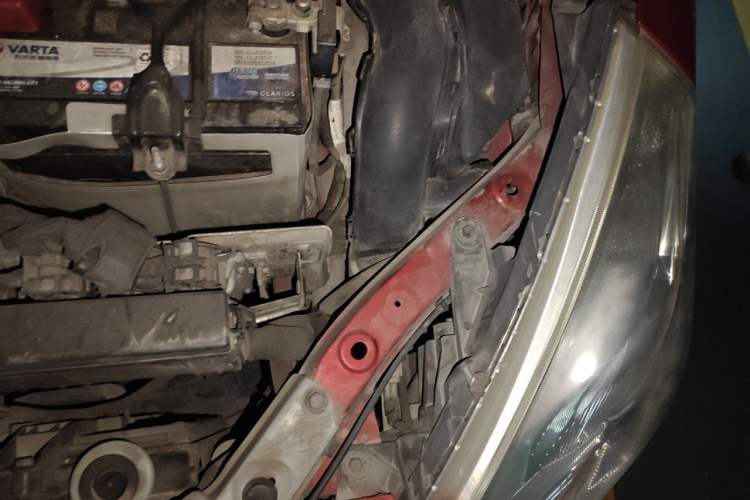 Used Nissan Tiida 2011 1.6L CVT Luxury Edition Engine Bay Left