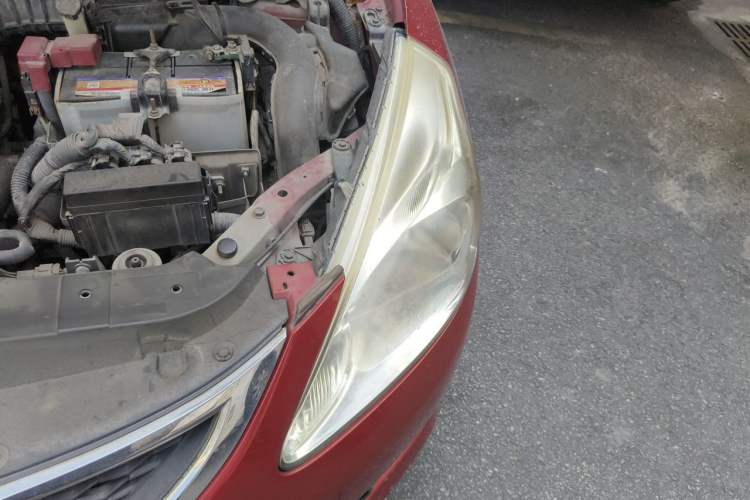 Used Nissan Tiida 2011 1.6L CVT Smart Version Engine Bay Left