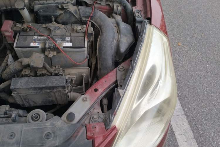 Used Nissan Tiida 2011 1.6L CVT Smart Version Engine Bay Left