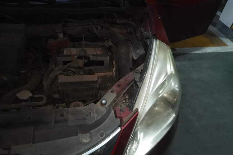 Used Nissan Tiida 2011 1.6L CVT Smart Version Engine Bay Left