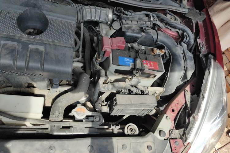 Used Nissan Tiida 2011 1.6L CVT Smart Version Engine Bay Left