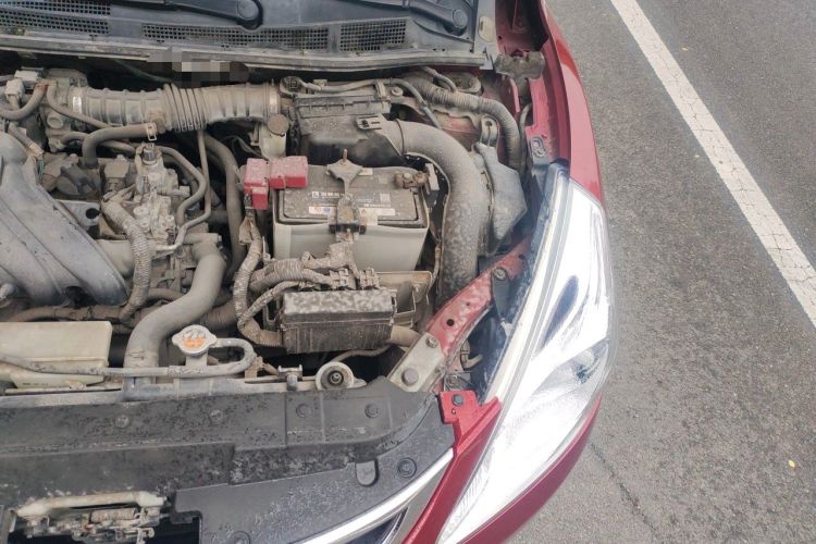 Used Nissan Tiida 2011 1.6L Manual Comfort Edition Engine Bay Left