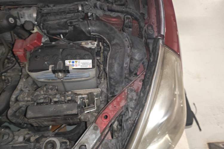Used Nissan Tiida 2011 1.6L CVT Smart Version Engine Bay Left