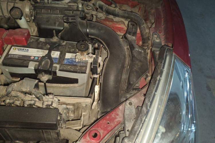 Used Nissan Tiida 2011 1.6L CVT Smart Version Engine Bay Left
