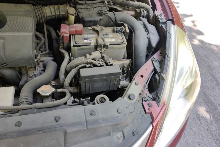 Used Nissan Tiida 2011 1.6L CVT Smart Version Engine Bay Left