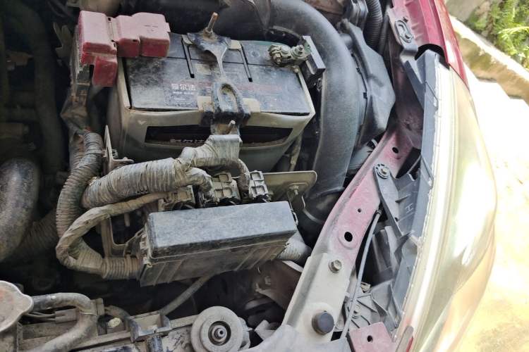 Used Nissan Tiida 2011 1.6L CVT Smart Version Engine Bay Left