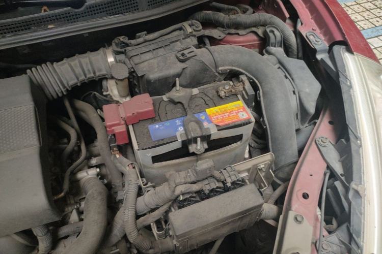 Used Nissan Tiida 2011 1.6L CVT Smart Version Engine Bay Left
